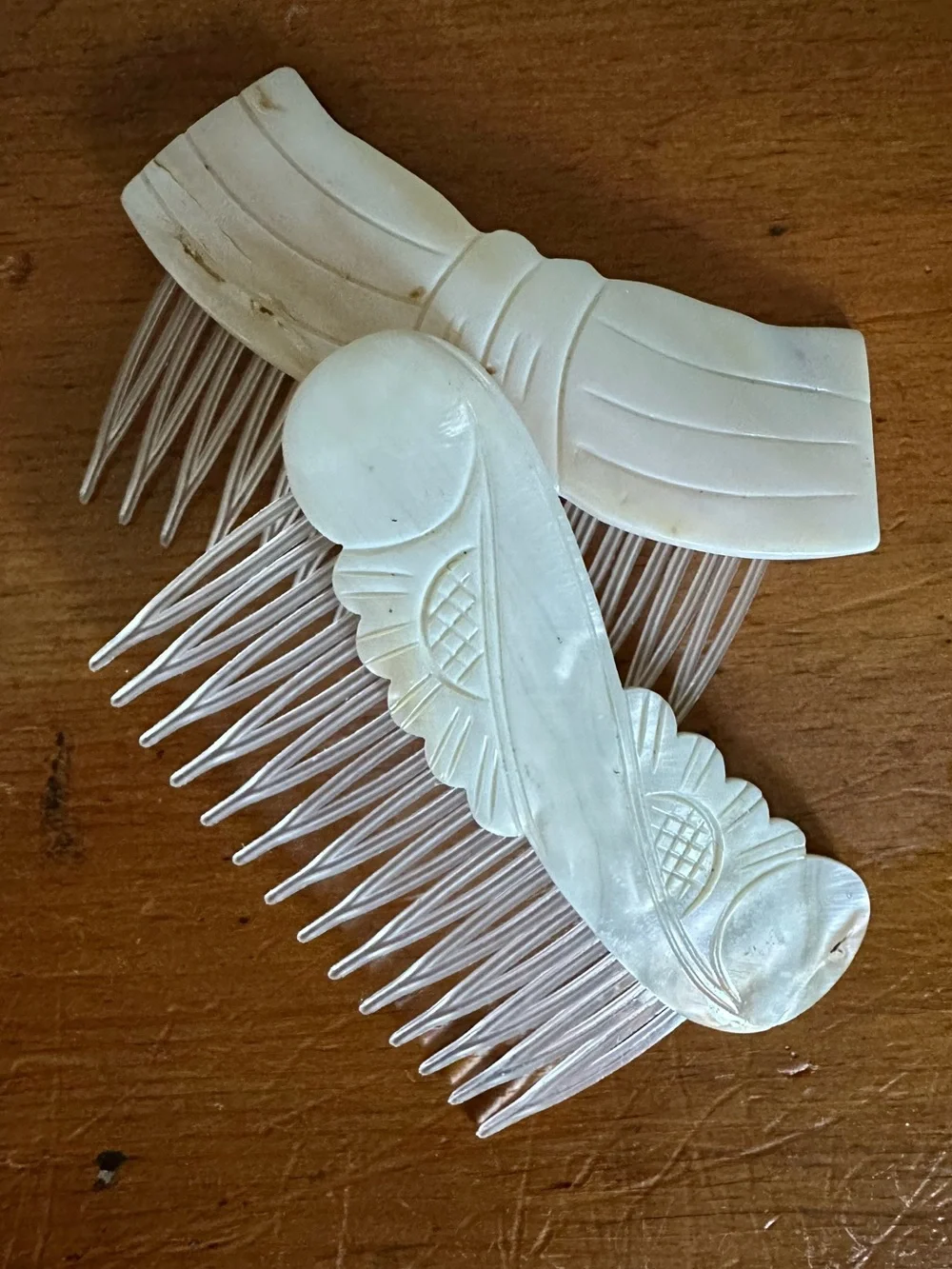 Carved Bow Hair Comb MOP